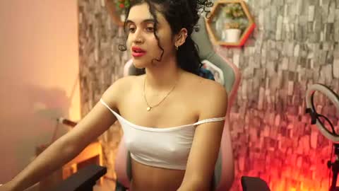 Snapshot of sweetbonii chatting on July 19, 2026, 11:30 pm Salom independent model online show from July 19, 2026, 11:30 pm