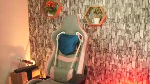 Snapshot of sweetbonii chatting on July 20, 2026, 6:43 pm Salom independent model online show from July 20, 2026, 6:43 pm
