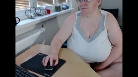 Sweetboobs85h online show from February 22, 2025, 12:51 pm