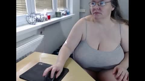 Sweetboobs85h online show from March 5, 2025, 7:16 am