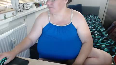 Sweetboobs85h online show from September 19, 2025, 7:25 pm