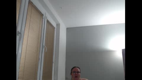 Sweetboobs85h online show from October 14, 2025, 7:47 pm