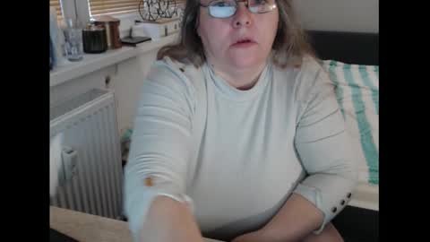 Sweetboobs85h online show from January 12, 2026, 8:19 am