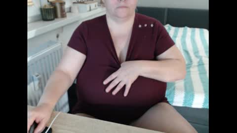 Sweetboobs85h online show from January 14, 2026, 9:20 pm