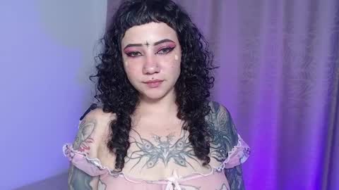      Independent model online show from May 25, 2026, 8:42 am