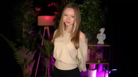 Snapshot of sweetdaisy_me chatting on February 15, 2026, 8:35 am Lina online show from February 15, 2026, 8:35 am