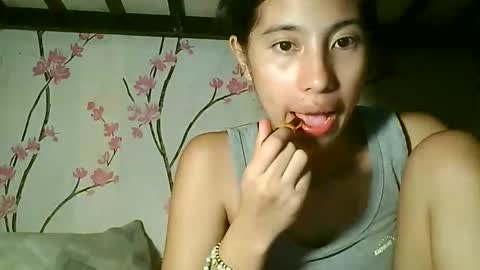 sweetdimple69 online show from September 19, 2025, 12:28 pm