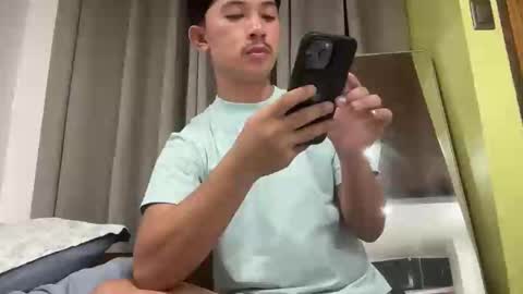 Snapshot of sweetguy102103 chatting on October 29, 2025, 9:22 am khrayan online show from October 29, 2025, 9:22 am