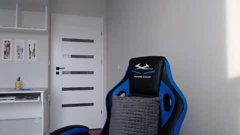 Emma  online show from January 16, 2026, 8:40 am