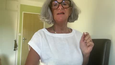 Snapshot of sweethoneymonica chatting on July 7, 2026, 7:23 am SweetHoneyMonica online show from July 7, 2026, 7:23 am