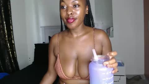 Snapshot of sweetice_01 chatting on April 16, 2026, 4:35 am euny online show from April 16, 2026, 4:35 am