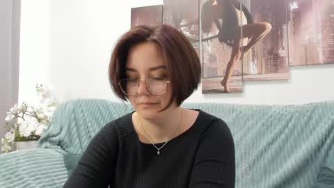 ROZZY online show from May 19, 2026, 1:56 am
