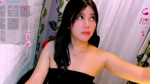 Nicole online show from April 17, 2026, 3:15 pm