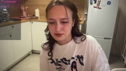 Eva and Lisa online show from September 9, 2025, 2:27 pm