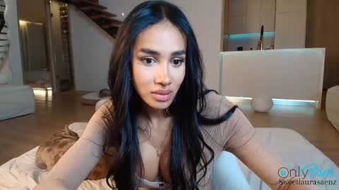 Snapshot of sweetlaurasaenz chatting on May 16, 2026, 3:47 am Laura Saenz Geminis online show from May 16, 2026, 3:47 am