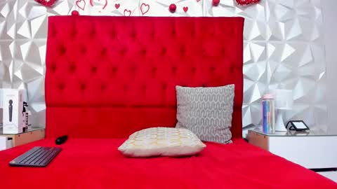 Lauren online show from February 25, 2025, 8:14 am