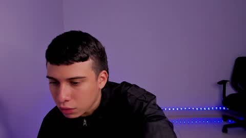 Snapshot of sweetlian_04 chatting on January 13, 2025, 2:18 am Lian online show from January 13, 2025, 2:18 am