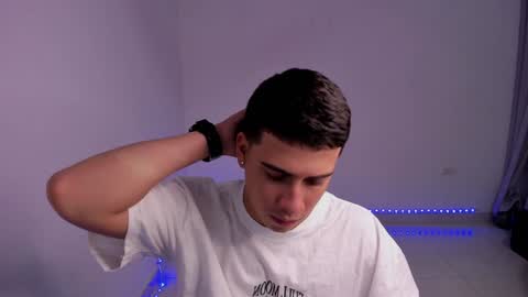 Snapshot of sweetlian_04 chatting on January 27, 2025, 3:26 am Lian online show from January 27, 2025, 3:26 am