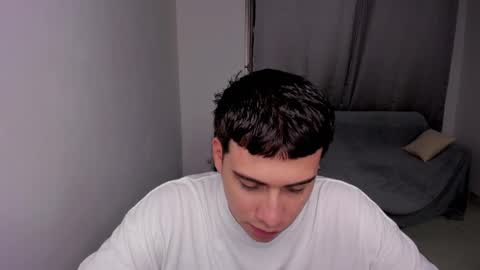 Snapshot of sweetlian_04 chatting on February 23, 2025, 2:51 am Lian online show from February 23, 2025, 2:51 am