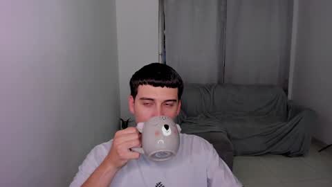 Snapshot of sweetlian_04 chatting on March 2, 2025, 3:13 am Lian online show from March 2, 2025, 3:13 am