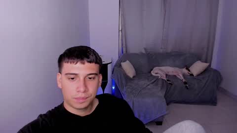 Snapshot of sweetlian_04 chatting on March 7, 2025, 5:51 am Lian online show from March 7, 2025, 5:51 am