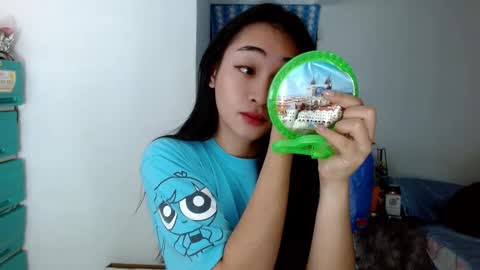 Snapshot of sweetlilly_18 chatting on December 2, 2024, 2:20 am Lilly online show from December 2, 2024, 2:20 am