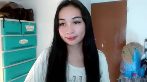 Snapshot of sweetlilly_18 chatting on December 21, 2024, 6:55 pm Lilly online show from December 21, 2024, 6:55 pm