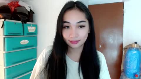 Snapshot of sweetlilly_18 chatting on December 23, 2024, 6:48 pm Lilly online show from December 23, 2024, 6:48 pm