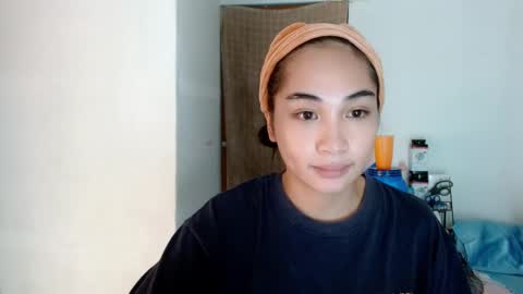 Snapshot of sweetlilly_18 chatting on January 1, 2025, 2:09 pm Lilly online show from January 1, 2025, 2:09 pm