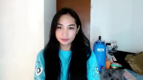 Snapshot of sweetlilly_18 chatting on January 7, 2025, 2:20 am Lilly online show from January 7, 2025, 2:20 am