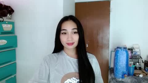 Snapshot of sweetlilly_18 chatting on January 21, 2025, 12:29 pm Lilly online show from January 21, 2025, 12:29 pm