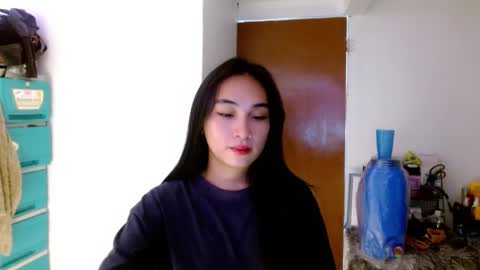 Snapshot of sweetlilly_18 chatting on January 23, 2025, 2:44 am Lilly online show from January 23, 2025, 2:44 am