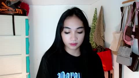 Snapshot of sweetlilly_18 chatting on February 20, 2025, 5:33 am Lilly online show from February 20, 2025, 5:33 am