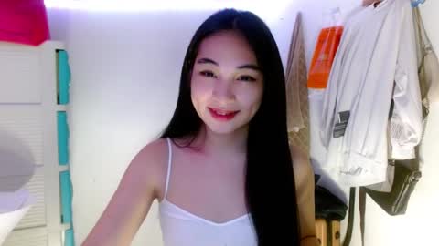 Snapshot of sweetlilly_18 chatting on March 12, 2025, 2:20 am Lilly online show from March 12, 2025, 2:20 am