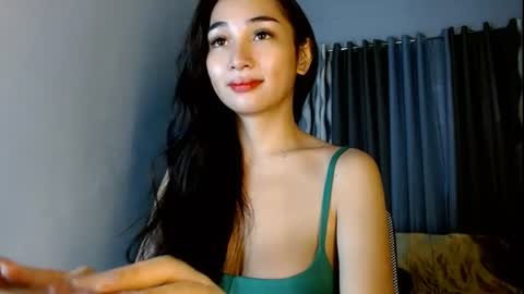 Snapshot of sweetlilly_18 chatting on July 19, 2026, 1:53 am Lilly online show from July 19, 2026, 1:53 am