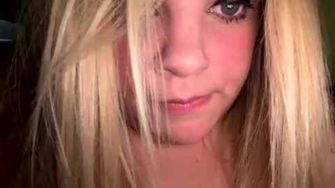 Lisa  online show from November 6, 2025, 12:28 pm