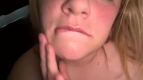 Snapshot of sweetlisa92 chatting on April 4, 2026, 12:24 pm Lisa online show from April 4, 2026, 12:24 pm