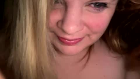 Snapshot of sweetlisa92 chatting on April 18, 2026, 12:20 pm Lisa online show from April 18, 2026, 12:20 pm