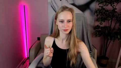 sweetllyshy online show from November 23, 2025, 9:42 am