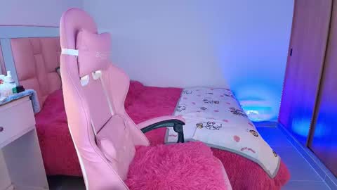 SweetLune online show from March 7, 2025, 5:06 pm