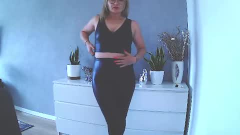 sweetmarthaaa online show from June 15, 2026, 8:49 am