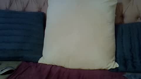 sweetmellowx1 online show from January 29, 2025, 8:46 pm