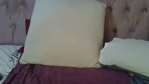 sweetmellowx1 online show from March 2, 2025, 5:36 pm