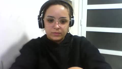 sweetmoonns2 online show from October 17, 2025, 11:51 pm