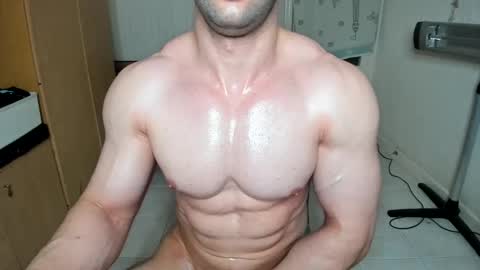 Snapshot of sweetmuscles_boy chatting on January 10, 2025, 8:07 am Lorenzo online show from January 10, 2025, 8:07 am