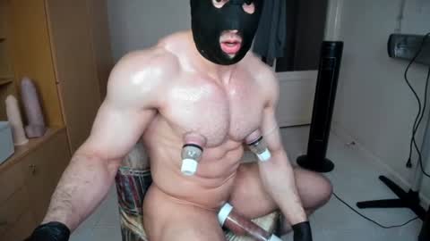 Snapshot of sweetmuscles_boy chatting on June 23, 2026, 5:16 am Lorenzo online show from June 23, 2026, 5:16 am