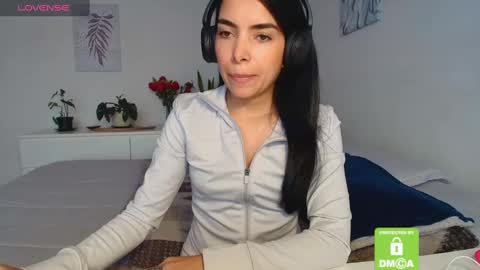 Snapshot of sweetmysterious18 chatting on November 19, 2025, 11:32 am Sweet Mysterious online show from November 19, 2025, 11:32 am