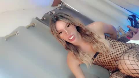 Snapshot of sweetnaughty_mia chatting on July 18, 2026, 3:54 am sweetnaughty_mia online show from July 18, 2026, 3:54 am