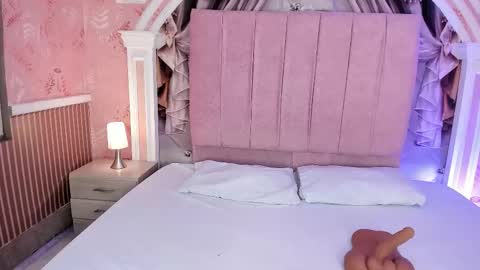 Snapshot of sweetness_siren chatting on March 12, 2026, 6:19 am siren online show from March 12, 2026, 6:19 am