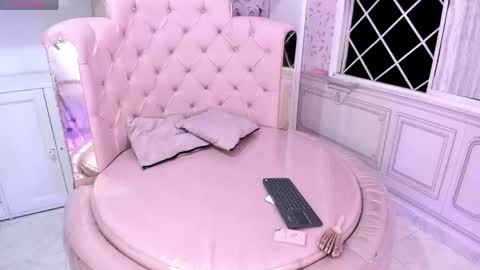 Snapshot of sweetness_siren chatting on April 15, 2026, 5:03 am siren online show from April 15, 2026, 5:03 am